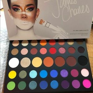 JAMES CHARLES PALLETE